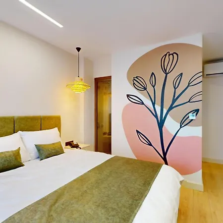 Bohema Hotel *