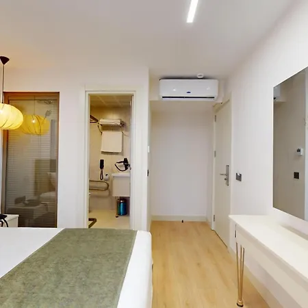 Bohema Hotel *